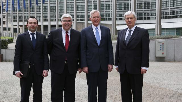 Sur les lieux de la Commission Européenne, de gauche à droite: Francesco Di Lillo, chef de bureau de l'Église à Bruxelles pour l'Union Européenne; Elder José A. Teixeira, président de l'interrégion d'Europe de l'Église; D. Todd Christofferson, du Collège des Douze Apôtres; Frerich Görts, représentant de l'Union Européenne de l'Église.